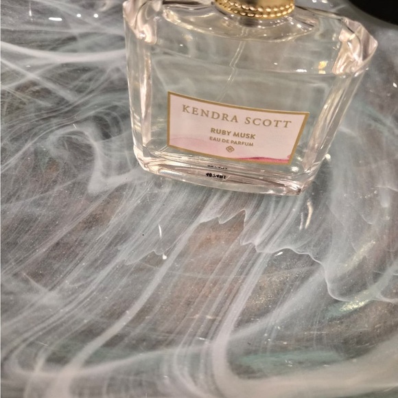 Kendra Scott Ruby Musk Eau de Parfum - Gold Cap